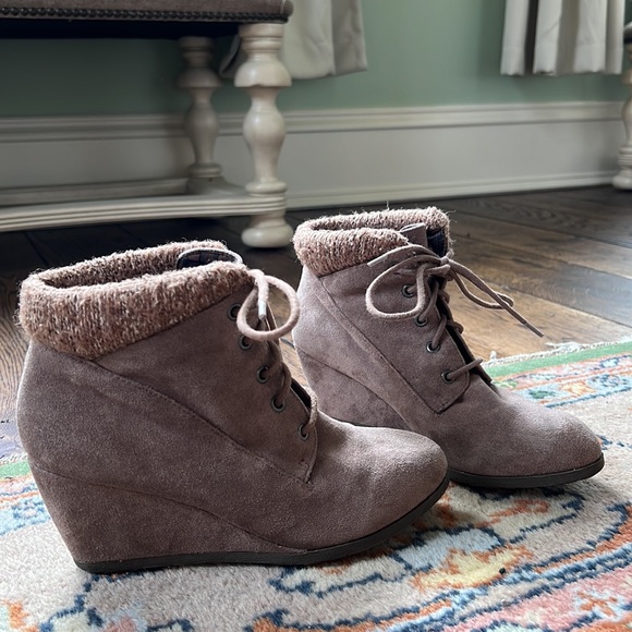 Healed booties - Picture 3 of 4